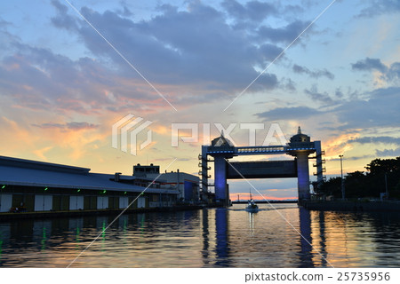 Giga, Numazu Port Large projected water gate, Evening landscape 25735956