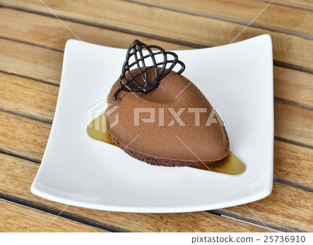 chocolate lava cake 25736910