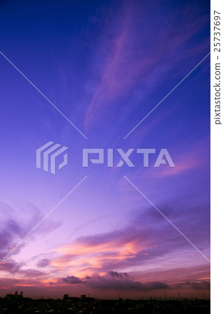 Cloud that stains in the sunset 25737697