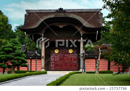 Tsurumi Chuojiji Temple Kammon (2016.10) 25737786