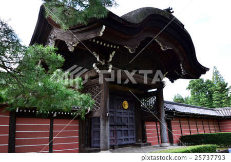 Tsurumi Chuojiji Temple Kammon (2016.10) 25737793