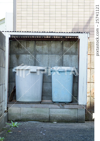 Trash can of poly bucket Trash can of poly bucket 25741121