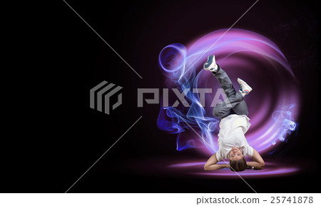 Hip hop dancer 25741878