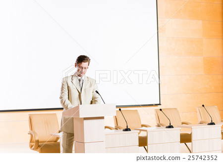 male speaker male speaker 25742352