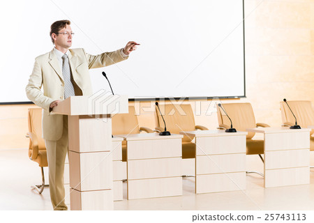 male speaker male speaker 25743113