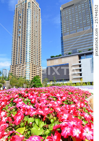 Scenery of Osaka Umeda Scenery of Osaka Umeda 25744852