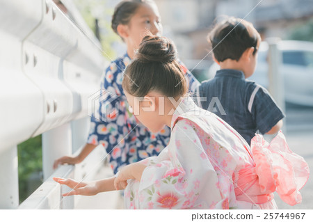 yukata, jinbei, younger 25744967
