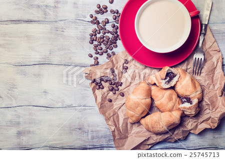 Fresh croissants and coffee  25745713