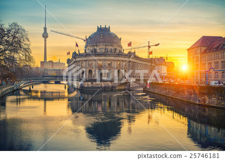 Museum Island on Spree river at sunrise, Berlin 25746181