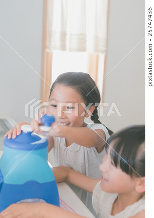 younger, shaved ice, person 25747436