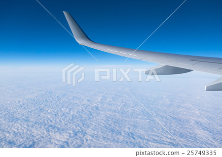 Wing aircraft in altitude during flight 25749335
