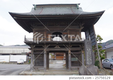 Shinshu Uena Tatsuno的寺廟Shingonji Temple正門江戶時代的正門是Kenninji Stream Tatsuno cho文化財產指定 Shinshu Uena Tatsuno的寺廟Shingonji Temple正門江戶時代的正門是Kenninji Stream Tatsuno cho文化財產指定 25750129