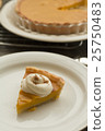 Pumpkin pie 25750483