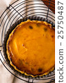 Pumpkin pie 25750487
