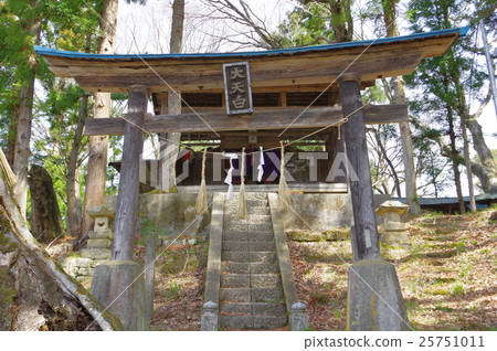 Shinto shrine of Shinshu Azumino warehouse Kashiwa Daihen White Company Shinto shrine of Shinshu Azumino warehouse Kashiwa Daihen White Company 25751011