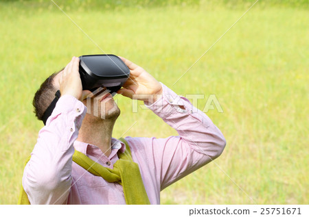 Man wearing virtual reality goggles 25751671