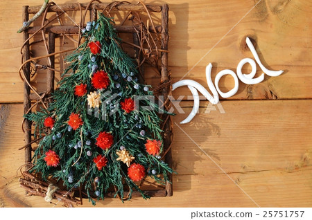 Strawberry Field's Christmas Tree Strawberry Field's Christmas Tree 25751757