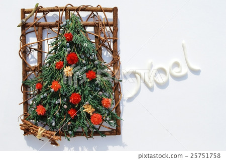 Strawberry Field's Christmas Tree Strawberry Field's Christmas Tree 25751758