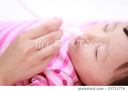 Baby (nose sweeping baby toddler girl 1 year old 1 year old body care skin care aspiration runny) 25751774