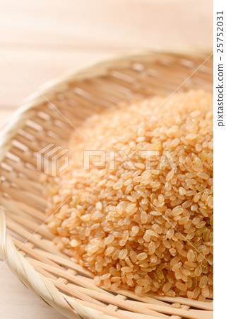 Germinated brown rice 25752031