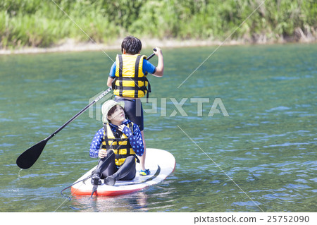 Parents playing marine sports 25752090
