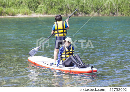 Parents playing marine sports 25752092