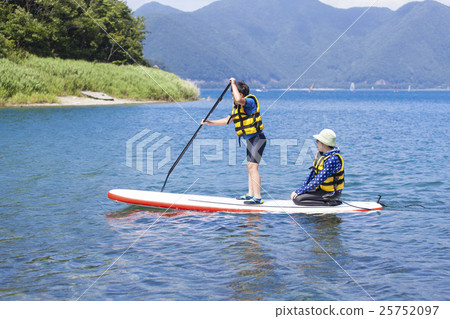 Parents playing marine sports 25752097