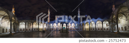 Panorama Blue Mosque in Istanbul 25752473