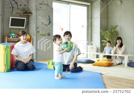 Childcare 25752702