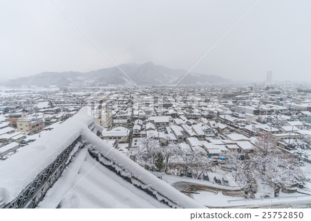 從上部山城堡看見的風景在冬天 從上部山城堡看見的風景在冬天 25752850
