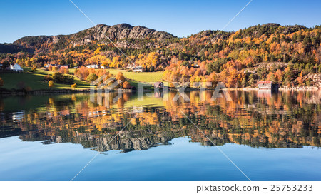 Coastal Norwegian landscape in Autumn Coastal Norwegian landscape in Autumn 25753233