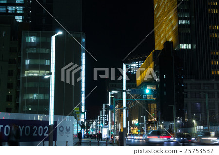 在東京日本橋的夜晚 在東京日本橋的夜晚 25753532