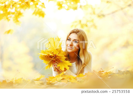 Woman holding autumn leaves 25753558