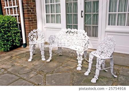 Architecture and design 25754916