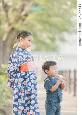 yukata, jinbei, child 25756314