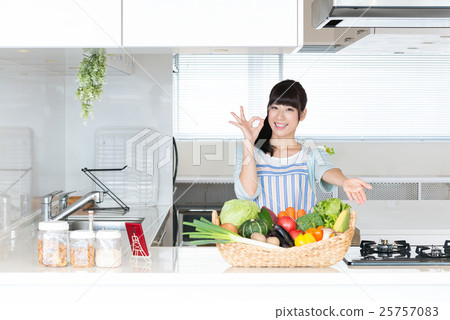 少婦，菜在廚房裡 25757083