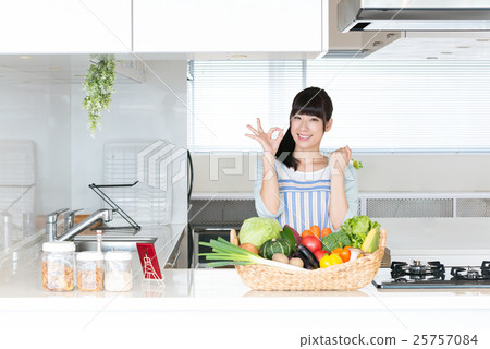 少婦,菜在廚房裡 少婦,菜在廚房裡 25757084