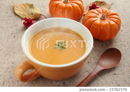 Pumpkin soup 25762579