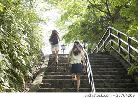 女孩旅行形象 25764209