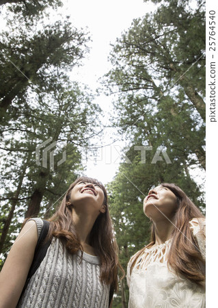 Girls travel image 25764540