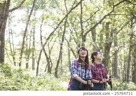 一個女人徒步旅行 25764711
