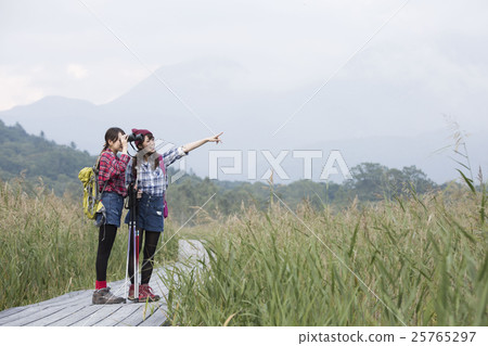 Woman trekking 25765297
