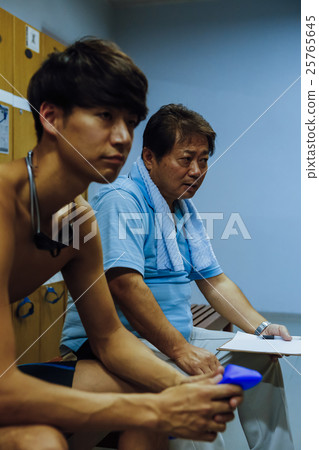 更衣室球員和教練 更衣室球員和教練 25765645