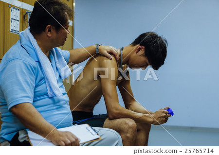 Locker room players and coaches 25765714