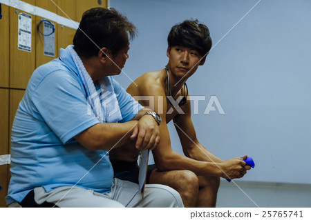 更衣室球員和教練 更衣室球員和教練 25765741