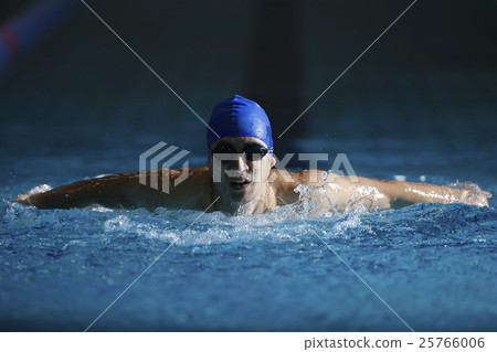 Swimmers 25766006