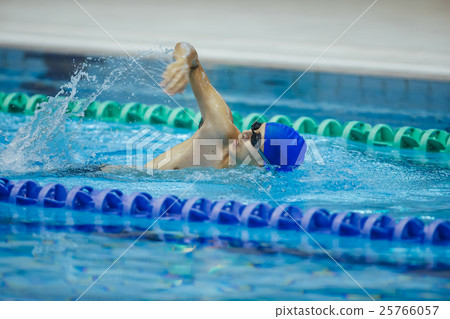 Swimming player crawl Swimming player crawl 25766057