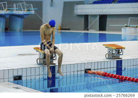 Swimmers 25766269