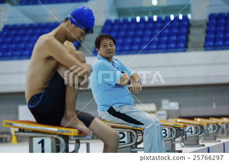 Swimmers and coaches 25766297