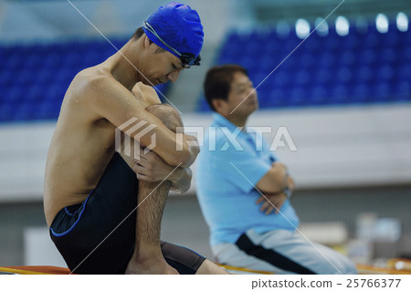Swimmers and coaches 25766377
